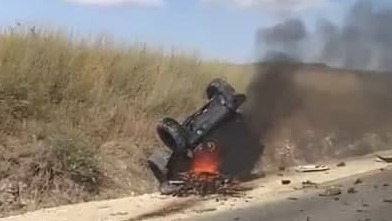 הג'יפ שהתהפך עולה באש תאונת דרכים בין כפר קרע לרגבים