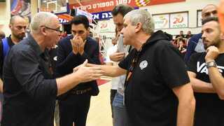 מנכ"ל המינהלת שלומי פרי ויו"ר הפועל חולון איתן לנציאנו