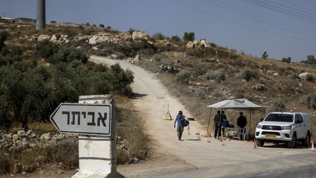 מאחז אביתר בשומרון (צילום: עמית שאבי ) אביתר
