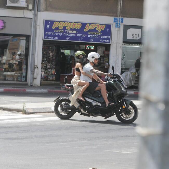 לעונה הבאה של "הזמר במסכה". דור רפאלי ואלמונית (צילום: מוטי לבטון) לעונה הבאה של "הזמר במסכה". דור רפאלי ואלמונית