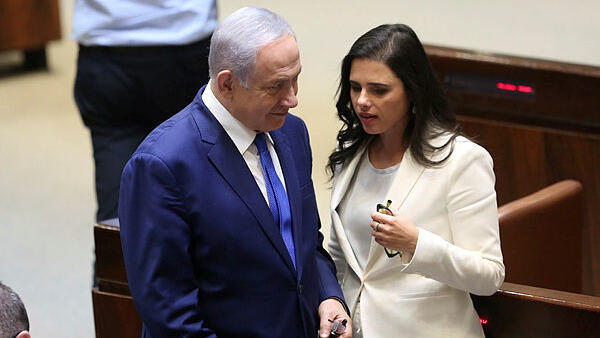Benjamin Netanyahu and Ayelet Shaked (Photo: Alex Kolomoisky) שקד ונתניהו במליאת הכנסת