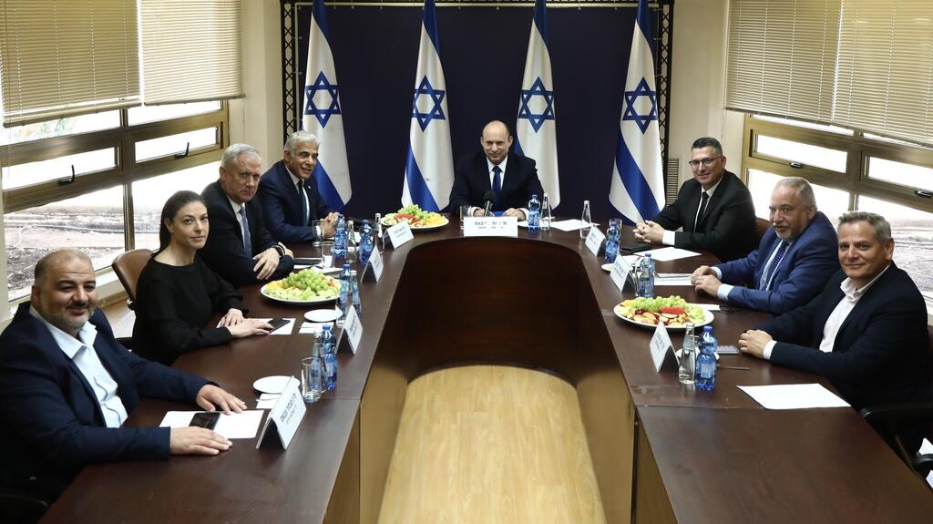 נפתלי בנט מרב מיכאלי מנסור עבאס יאיר לפיד אביגדור ליברמן בני גנץ ניצן הורביץ גדעון סע