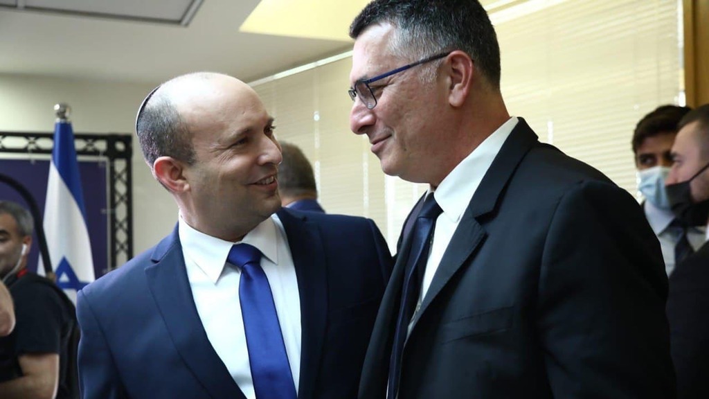 נפתלי בנט וגדעון סער 