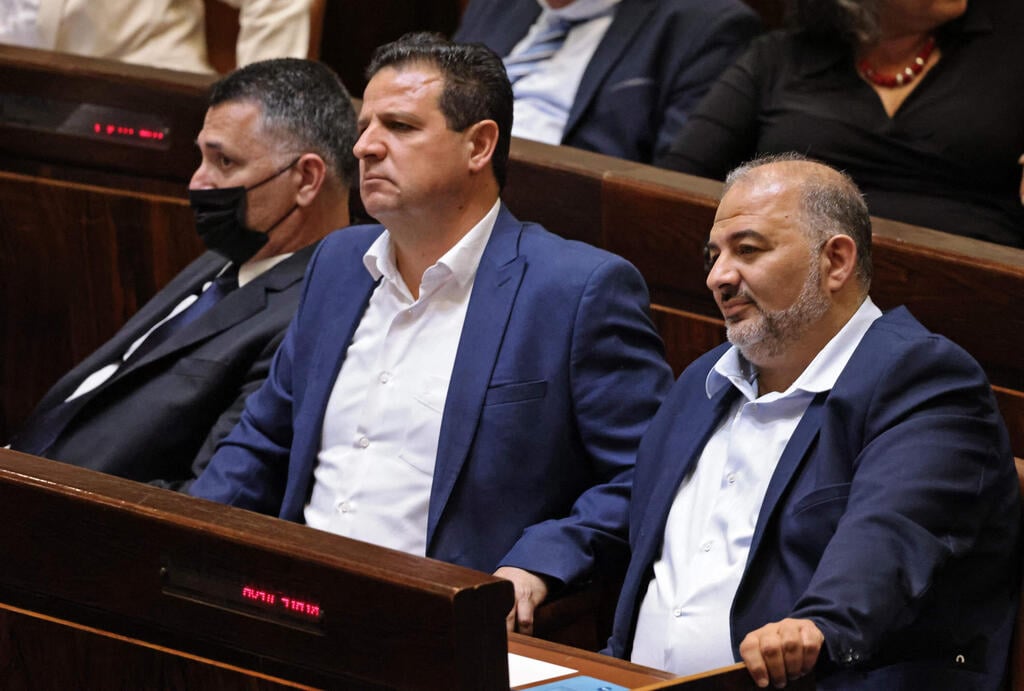 Mansour Abbas and Ayman Odeh (Photo: AFP) השבעת הממשלה