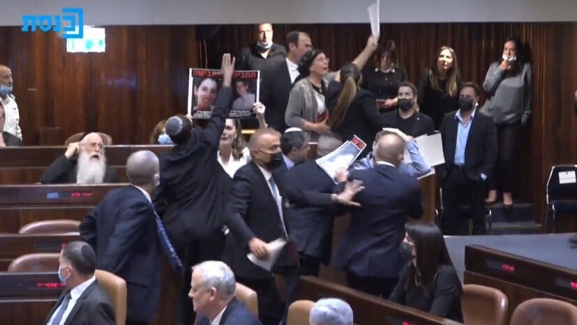 Members of the Religious Zionism party protesting the new government during the Knesset session to approve it earlier this week (Photo: Knesset channel) השבעת הממשלה