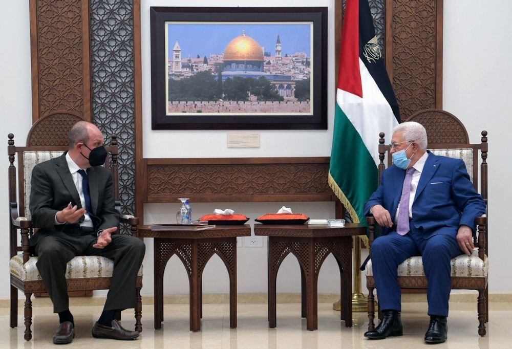 President Mahmud Abbas (R) meeting with the US envoy for Israel-Palestinian affairs Hady Amr 