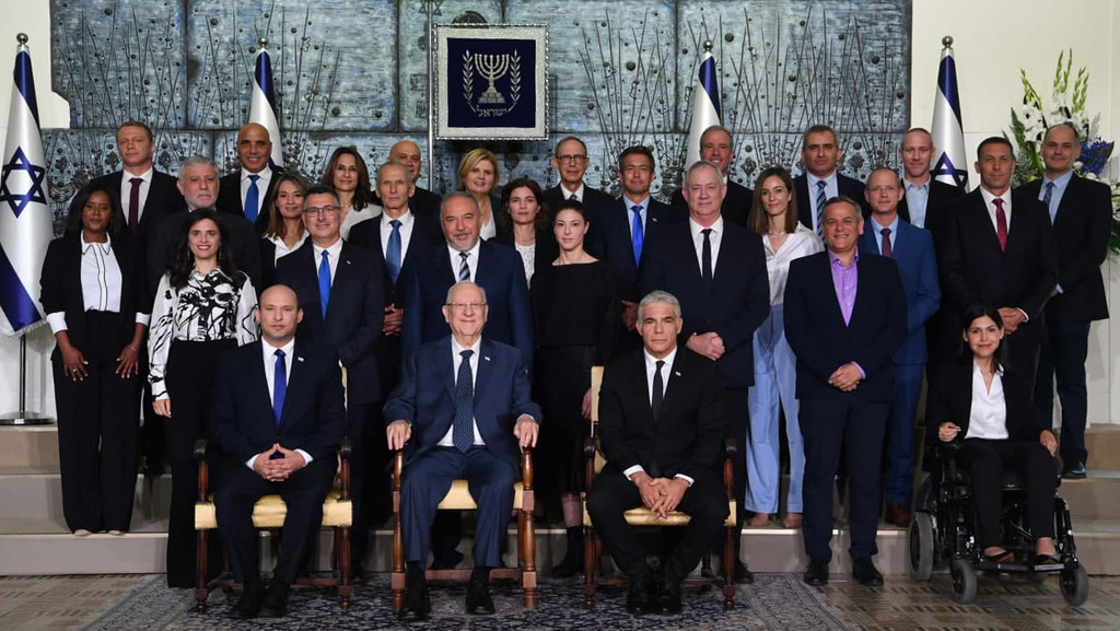 הממשלה ה-36. שליש מהשרים - נשים (צילום: אבי אוחיון, לע"מ) ראובן ריבלין מארח את התמונה המסורתית בבית הנשיא של ממשלת ישראל ה-36