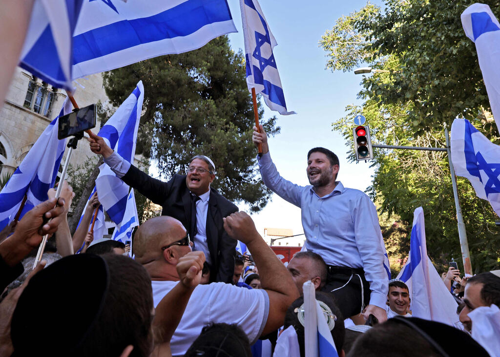 Religious Zionist Party MKs Itamar Ben-Gvir and Bezalel Smotrich (Photo: AFP) צעדת הדגלים