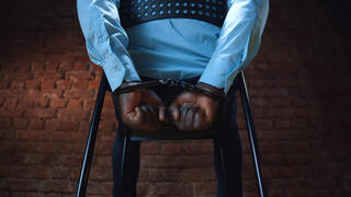  אילוסטרציה כלא אזיקים