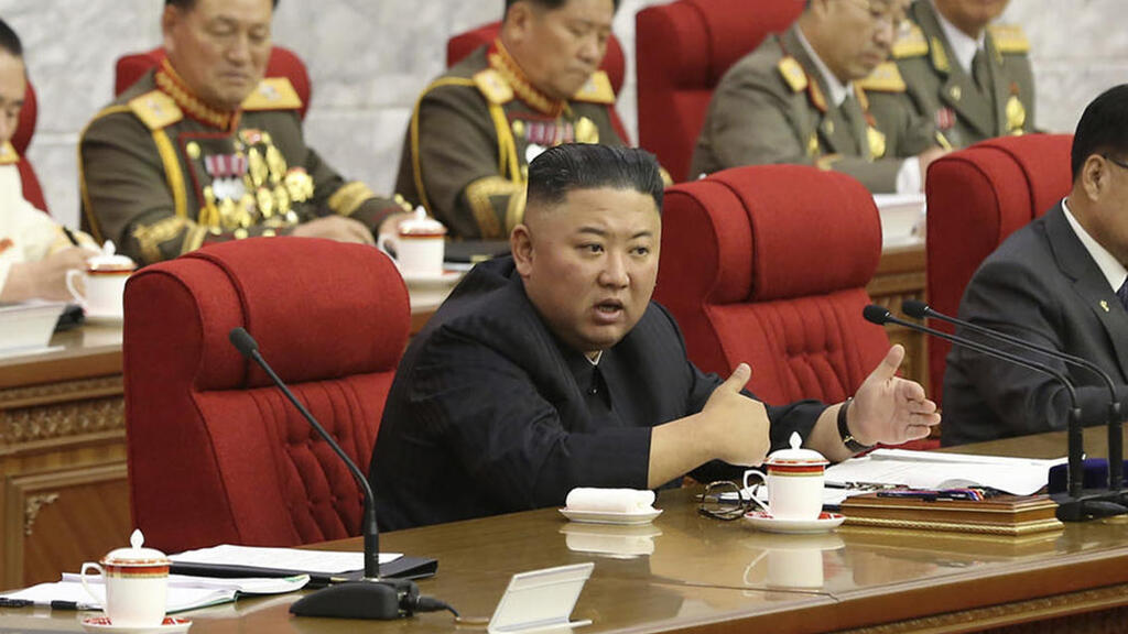 יעדיף להימנע מעימות. קים (צילום: AP, KCNA VIA KNS) כינוס מפלגת הפועלים