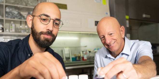 Raz Yelink and Ph.D. student Nitzan Shauloff 