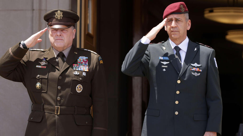 U.S. Army Chairman of the Joint Chiefs of Staff Mark Milley and IDF Chief of Staff Lt.-Gen. Aviv Kochavi (Photo: AFP) ביקורו הראשון של הרמטכ"ל, רב-אלוף אביב כוכבי בארצות הברית