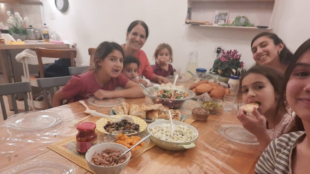 A family in the Jordan Valley quarantines together after coronavirus cases spiked in the area משפחת גלסנר בבידוד