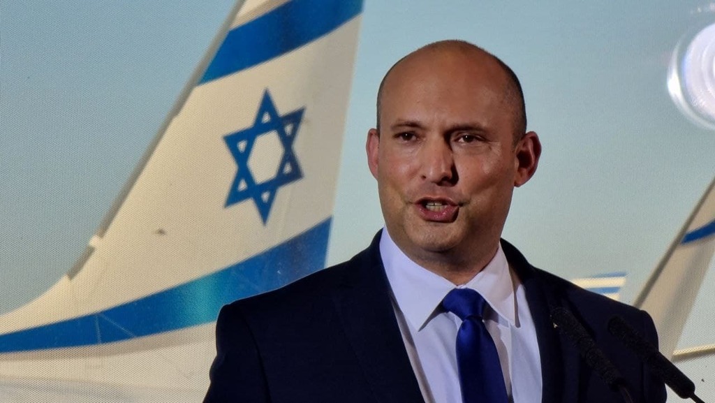 ביקש למהר לחסן את בני הנוער עד 9 ביולי. בנט בנתב"ג (צילום: שאול גולן) נפתלי בנט בנתב"ג