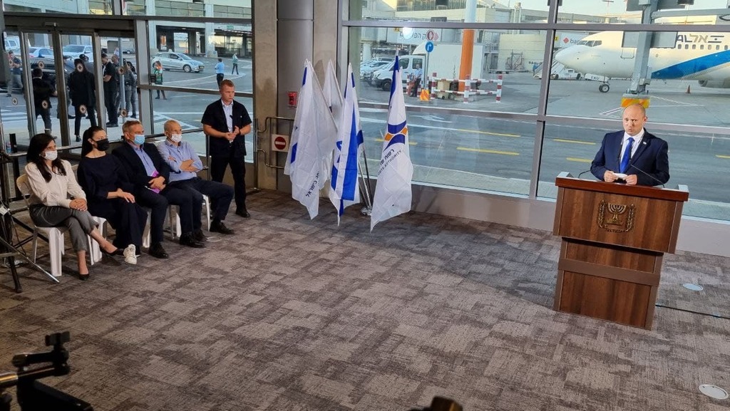 הצהרת ראש הממשלה בנט בנתב"ג (צילום: שאול גולן) נפתלי בנט בנתב"ג
