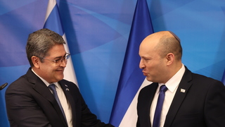 ראש הממשלה נפתלי בנט עם חואן אורלנדו הרננדס