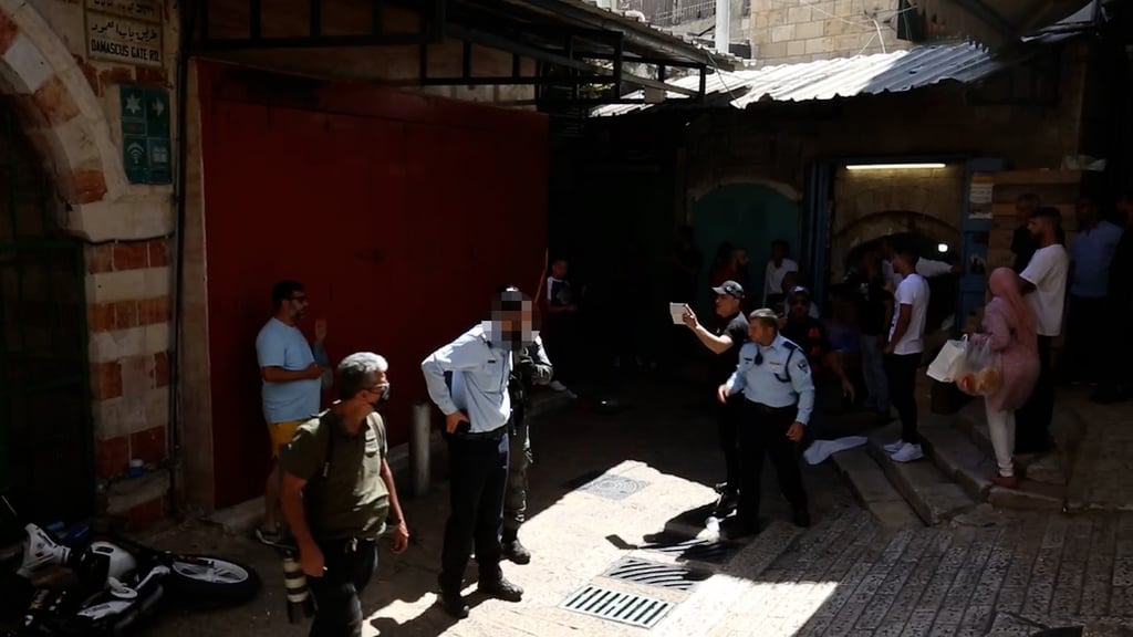 קצין שתועד בשני מקרים רצופים סוטר למפגינים בעיר העתיקה בירושלים במהלך הרמאדן