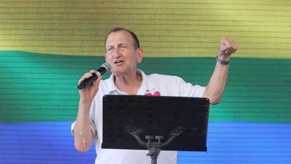 Tel Aviv Mayor Ron Huldai (Photo: Moti Kimchi) רון חולדאי במצעד הגאווה 2021
