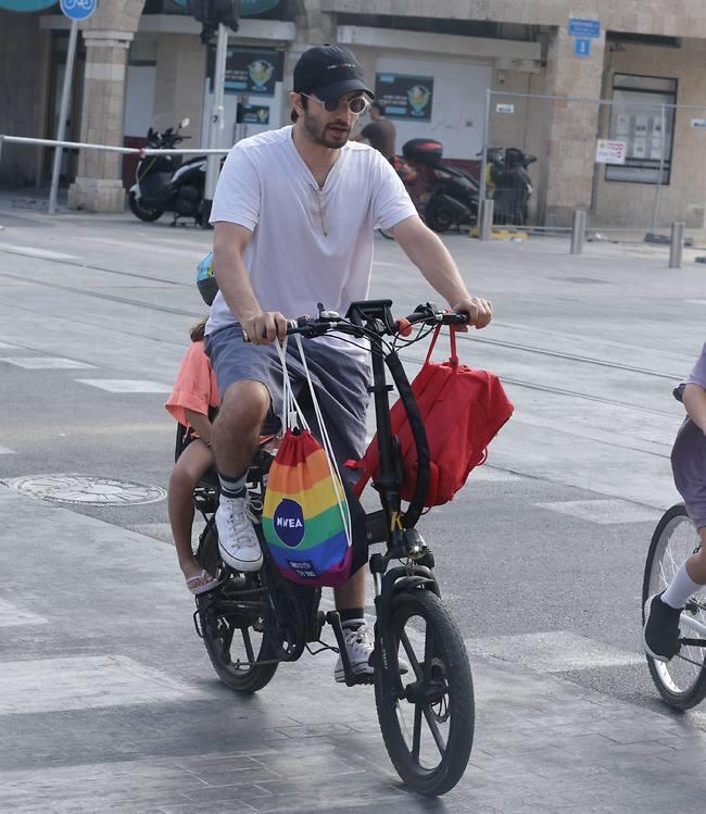 גם לכם חם פתאום? רן דנקר