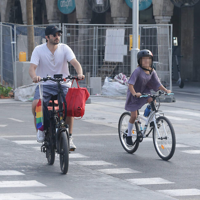 "בצומת קחי ימינה"