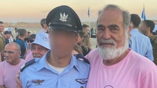 הטייס י' ונחום פרץ נהג האוטובוס שהיווה לו השראה