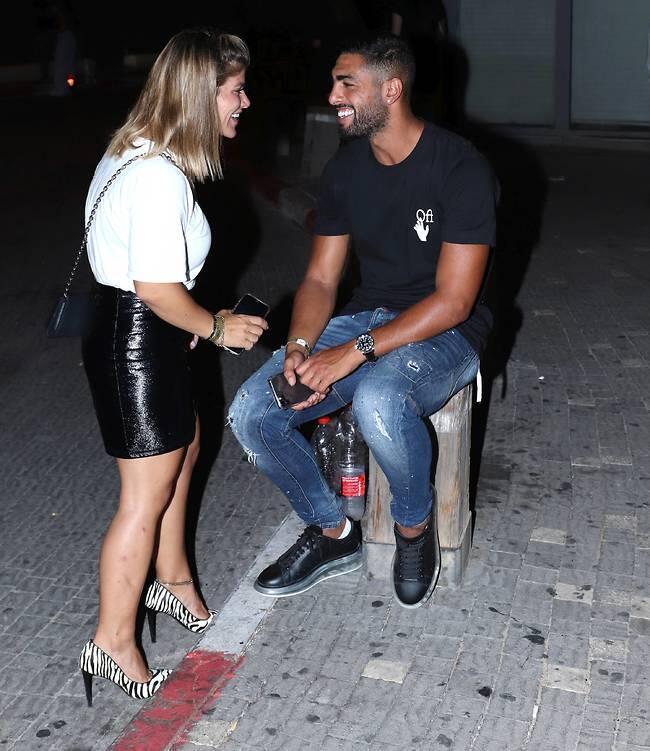 לא יודעים מה איתכם, אנחנו לא לוקחים את מאמן הכושר שלנו לאירועים