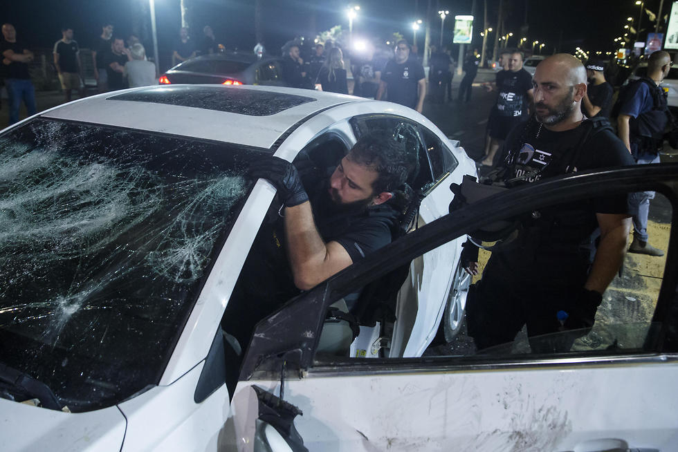 הרכב של הערבי שהותקף בבת ים. ''ברגע שהשב''כ התאושש הוא הגיע לכל מי שהיה מעורב'' (צילום: gettyimages) הרכב של הערבי שהותקף בבת ים. ''ברגע שהשב''כ התאושש הוא הגיע לכל מי שהיה מעורב''