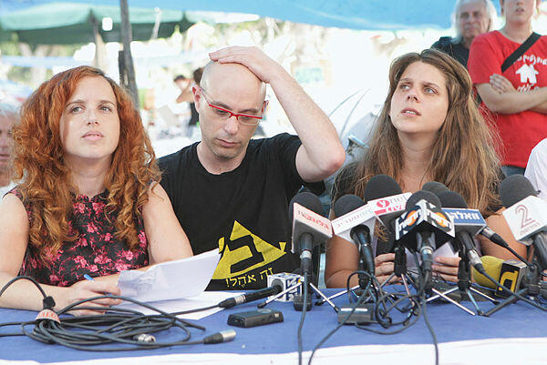 מובילי המחאה ב-2011: דפני ליף, רגב קונטס וסתיו שפיר (צילום: צביקה טישלר) דפני ליף רגב קונטס סתיו שפיר