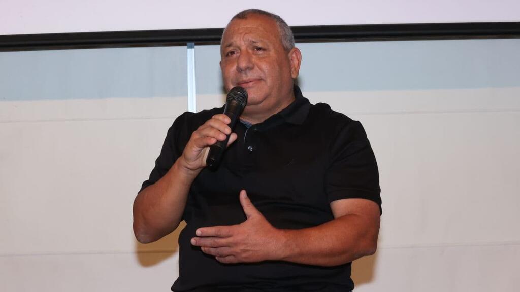 "ברור מה הוא מקבל ביש עתיד". הרמטכ"ל לשעבר איזנקוט (צילום: מוטי קמחי) גדי איזנקוט במרכז פרס לשלום
