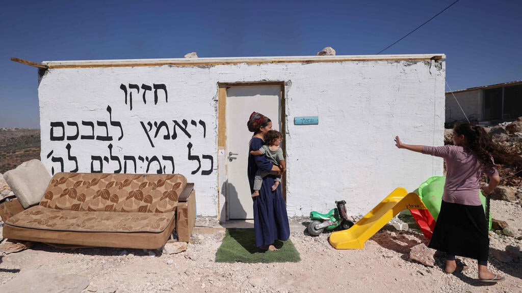פינוי מאחז אביתר (צילום: AFP) פינוי מאחז אביתר