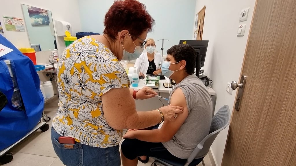 בני נוער מתחסנים בני נוער מתחסנים