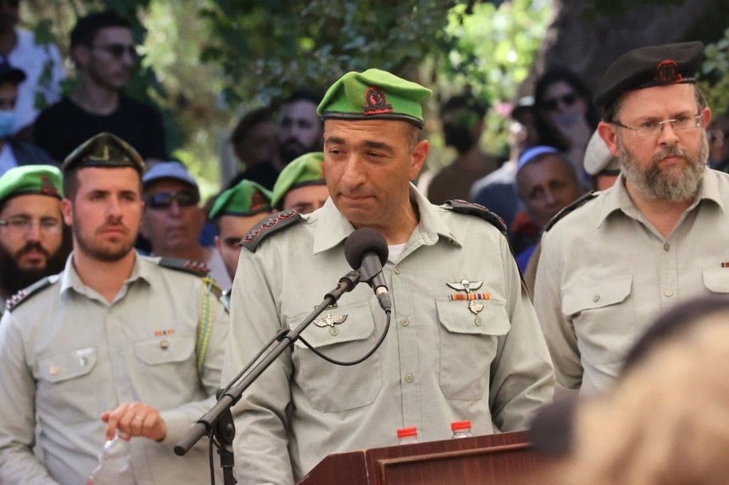 "יודע כמה שאיפות ביקשת להגשים". ישראל שומר (צילום: מוטי קמחי ) ישראל שומר