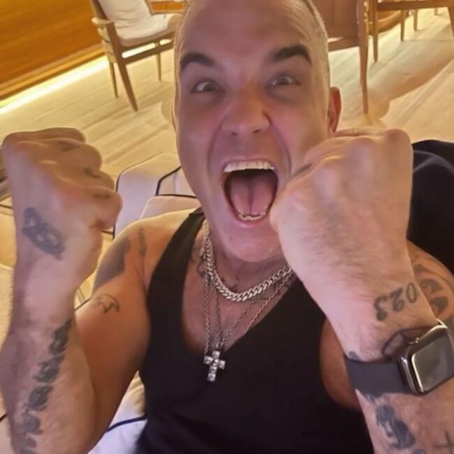 אתה נראה שמח או שזה רק אנחנו?