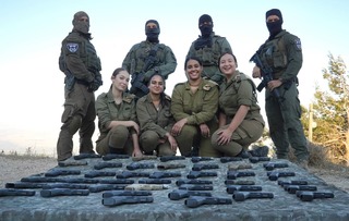 התצפיתניות והנשק שנתפס