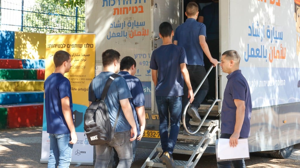 אחת מתוך 7 הניידות שהוצבה במרכז הארץ. (צילום: מישל בוגינסקי ) יום הבטיחות בענף הבנייה