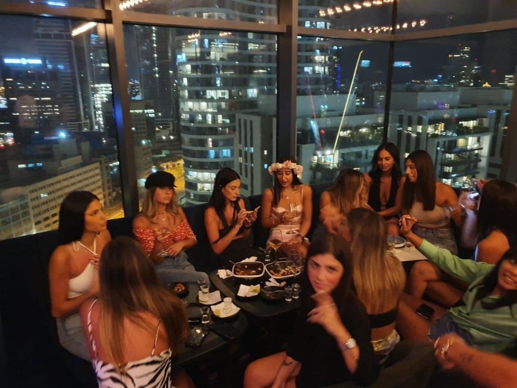 מגיעים גם בגלל הנוף של תל אביב (צילום: חגי דקל) פופ אנד פופ