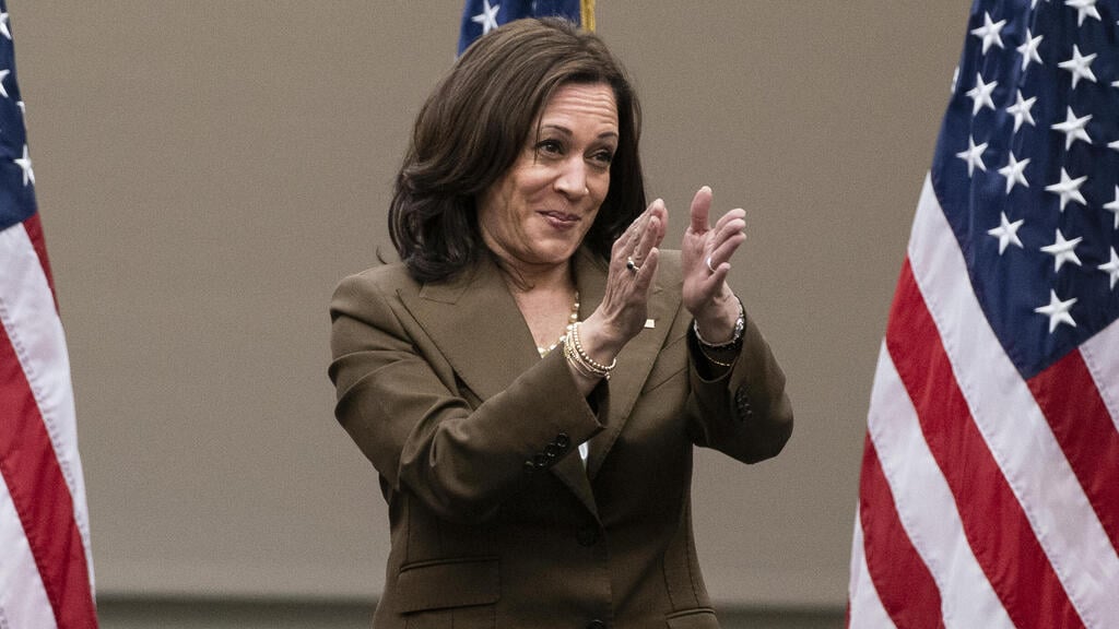 U.S. Vice President Kamala Harris (Photo: AP) סגנית נשיא ארה"ב קמלה האריס נפגשת עם חברים דמוקרטים מ בית המחוקקים של טקסס ש נמלטו ל וושינגטון