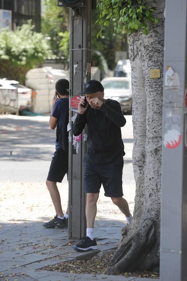 "עכשיו תעבירי לי את האחראי!"