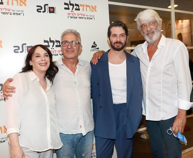 עם אבא והחבר'ה. אלי דנקר, מאיר סוויסה ואורלי זילברשץ 