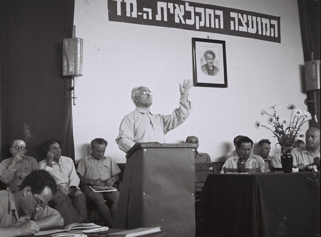 הרצפלד נושא דברים בכינוס של המועצה החקלאית (צילום: זולטן קלוגר, לע"מ) אברהם הרצפלד נושא דברים בכינוס של המועצה החקלאית