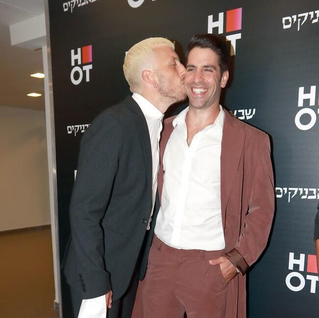 שהכל נהיה בדברו. אורי לייזרוביץ ועומר פרלמן (צילום: ענת מוסברג) שהכל נהיה בדברו. אורי לייזרוביץ ועומר פרלמן