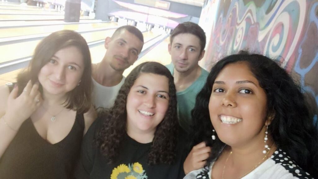 מפגש של חברי "דרושים: חברים לבלות איתם" (אלמוג מנשה) דרושים