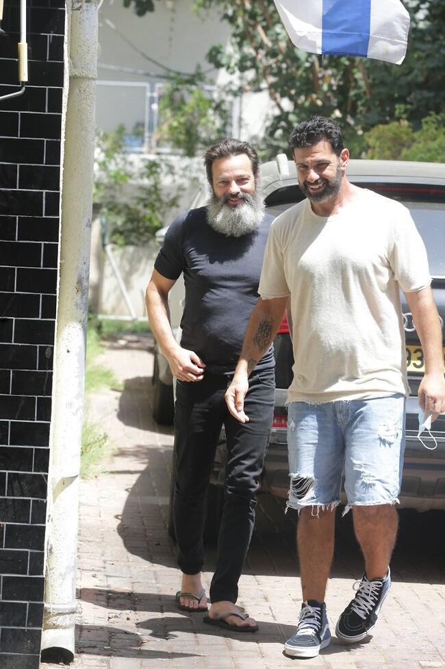 וואו, זה באמת הרבה זקן. אקי אבני