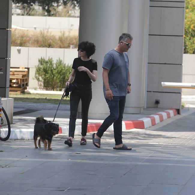 "יש מצב שהצלם מתחבא בשיחים?" (צילום: מוטי לבטון) "יש מצב שהצלם מתחבא בשיחים?"