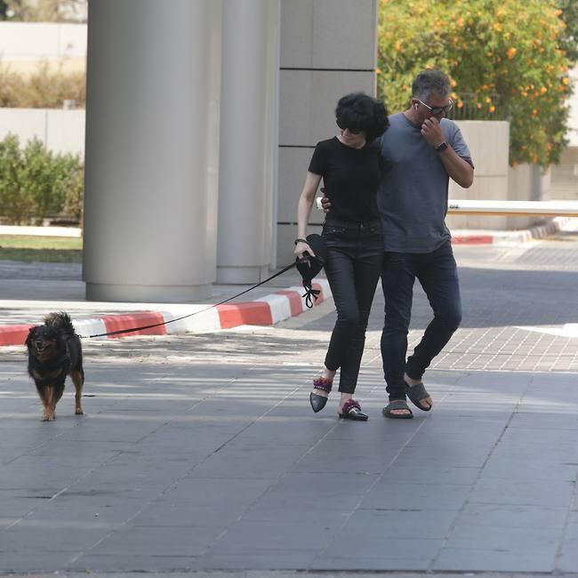 הספקת בכלל להתגעגע אליה? דנה רון ויריב נתי בסיבוב עם הכלבה מישמיש (צילום: מוטי לבטון) הספקת בכלל להתגעגע אליה? דנה רון ויריב נתי בסיבוב עם הכלבה מישמיש