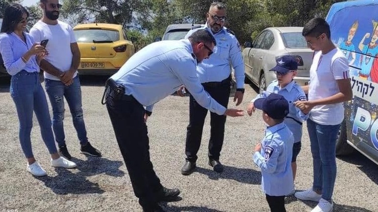 הילדים "קיבלו" דרגת פקד (צילום: דוברות מחוז צפון, משטרת ישראל) יום כיף של יתומי המשטרה וצה"ל