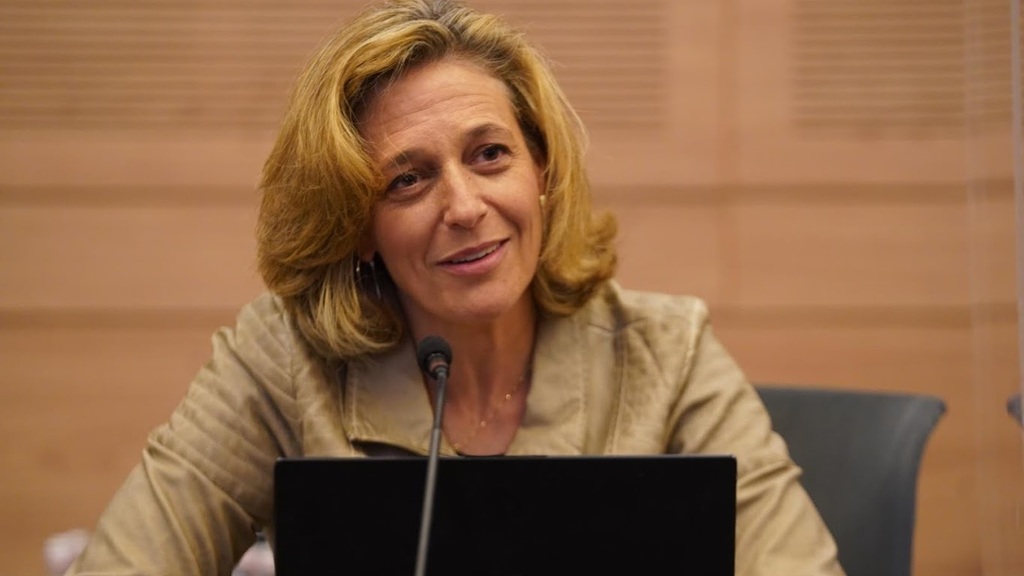 Israel to expand flight ban list as public health chief questions efficacy