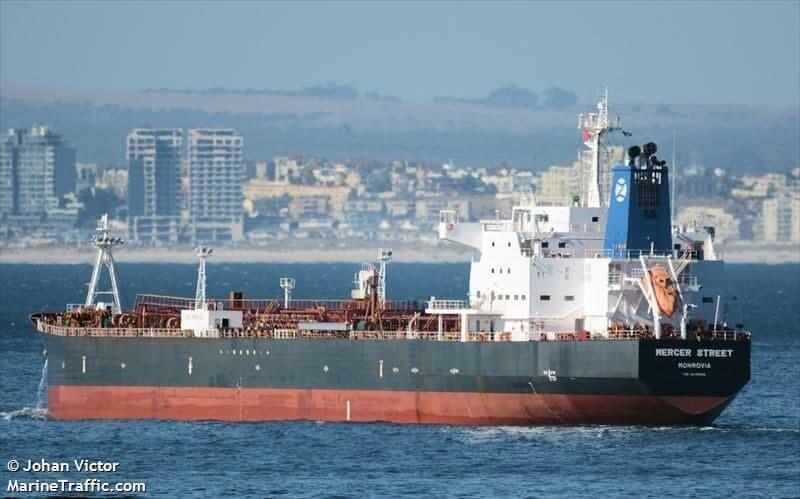 הספינה MERCER STREET שהותקפה ב-2021 (צילום: Johan Victor מתוך marinetraffic.com) ספינה שהופעלה על ידי חברה בבעלות ישראלית הותקפה סמוך לעומאן