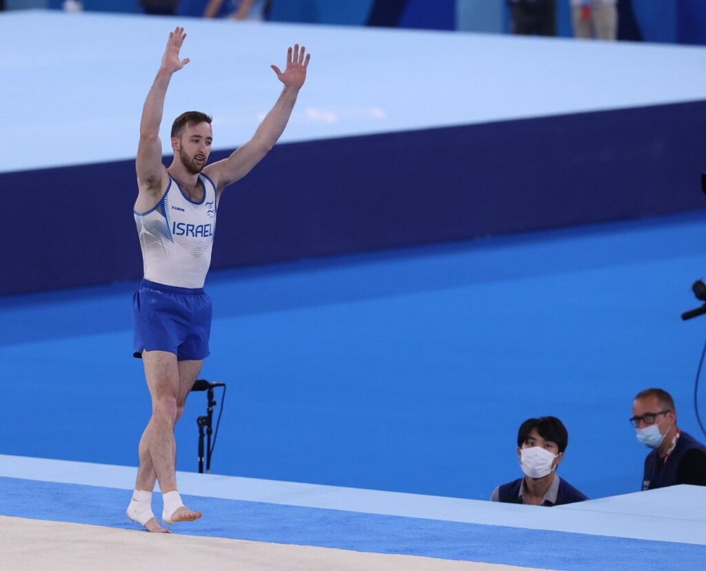 Dolgopyat during his gold-winning floor routine at Tokyo 2020 (Photo: Oren Aharoni) ארטיום דולגופיאט