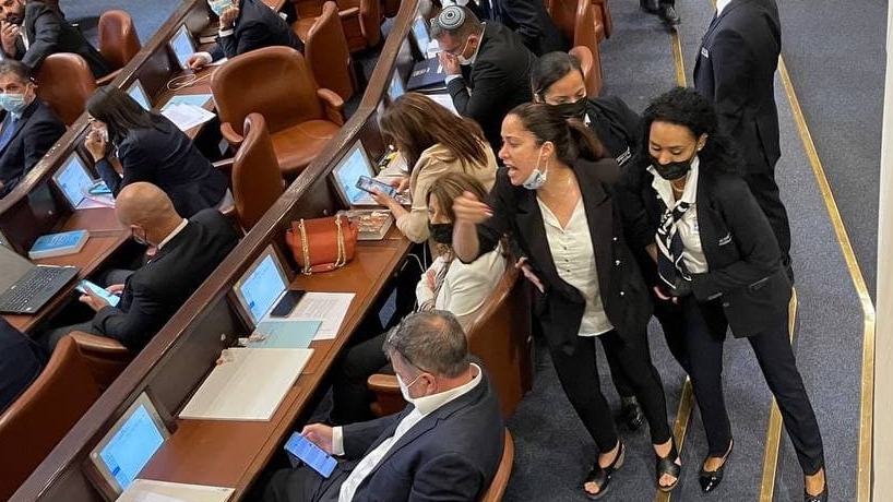 מאי גולן מורחקת מאי גולן מוצאת ממליאת הכנסת